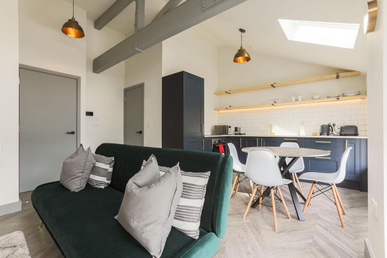 Goodstay Apartments By Urban Space Barry Bagian luar foto