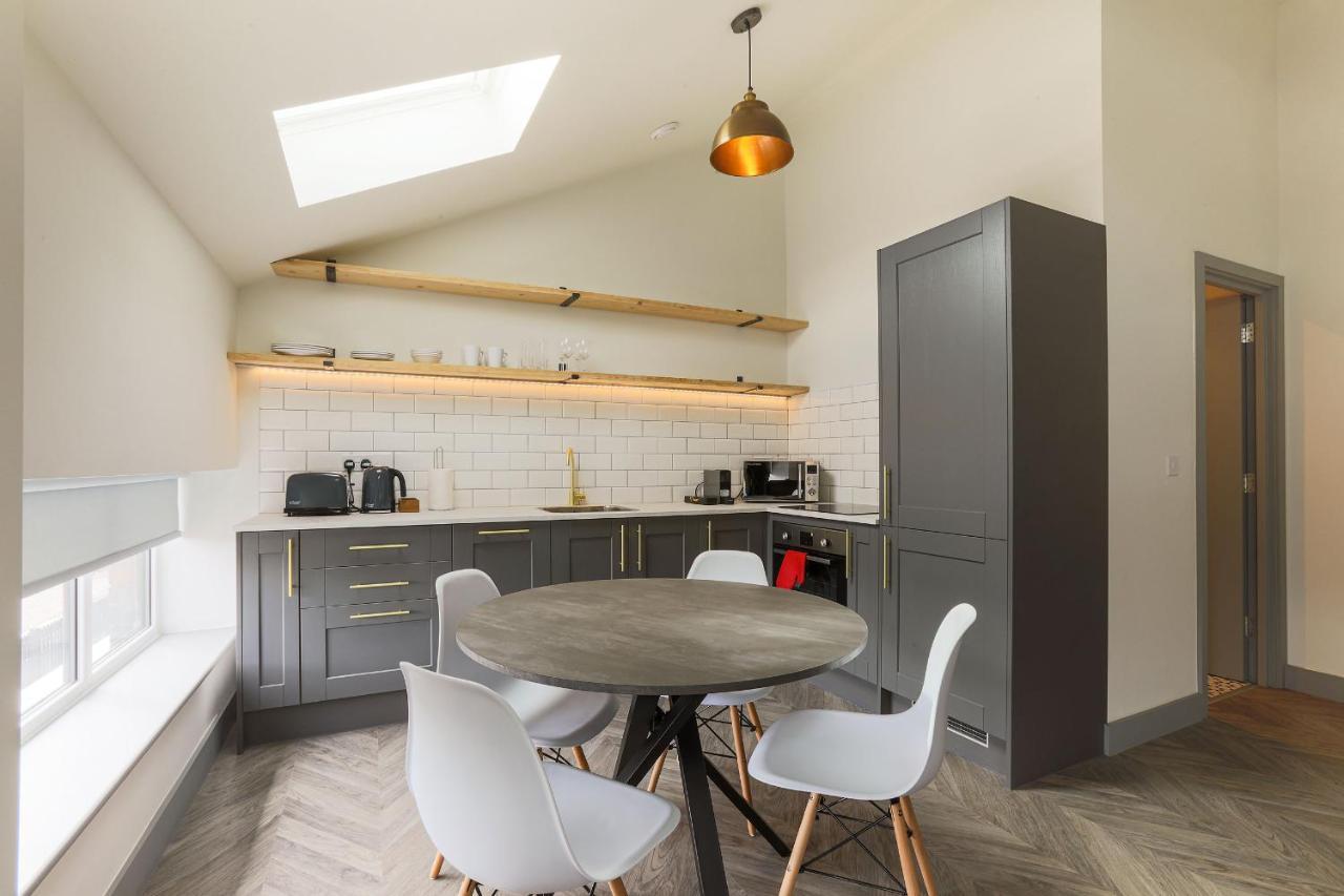 Goodstay Apartments By Urban Space Barry Bagian luar foto