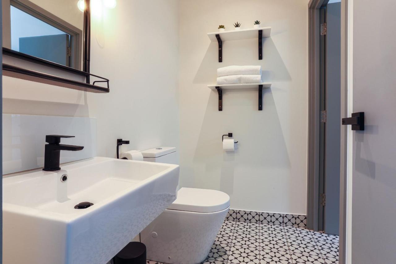 Goodstay Apartments By Urban Space Barry Bagian luar foto
